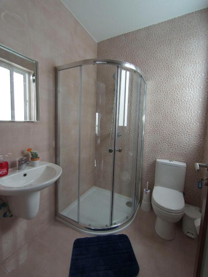 מסידה F10 Room 3, Private Room Two Single Beds Shared Bathroom In Shared Flat מראה חיצוני תמונה