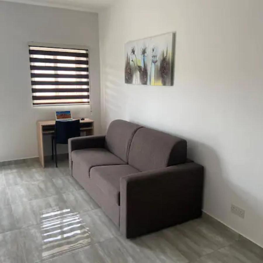 מסידה F10 Room 3, Private Room Two Single Beds Shared Bathroom In Shared Flat מראה חיצוני תמונה