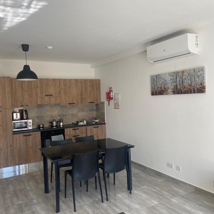 מסידה F10 Room 3, Private Room Two Single Beds Shared Bathroom In Shared Flat מראה חיצוני תמונה
